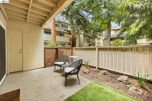 2724 Oak Rd 88, Walnut Creek, CA 94597