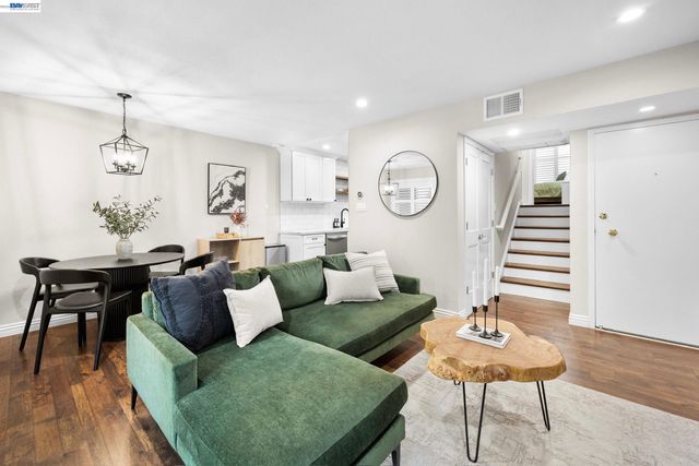 2724 Oak Rd 88, Walnut Creek, CA 94597