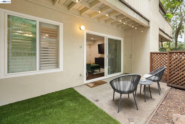 2724 Oak Rd 88, Walnut Creek, CA 94597