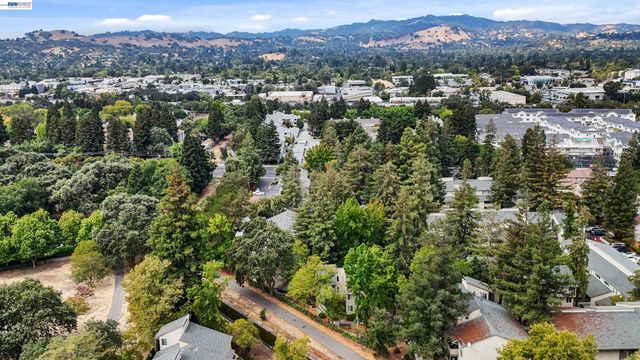 2724 Oak Rd 88, Walnut Creek, CA 94597