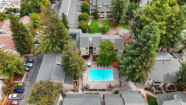 2724 Oak Rd 88, Walnut Creek, CA 94597