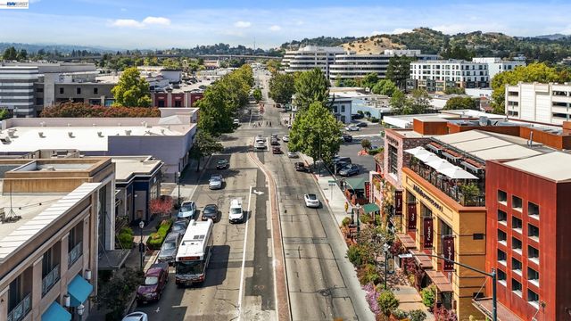 2724 Oak Rd 88, Walnut Creek, CA 94597