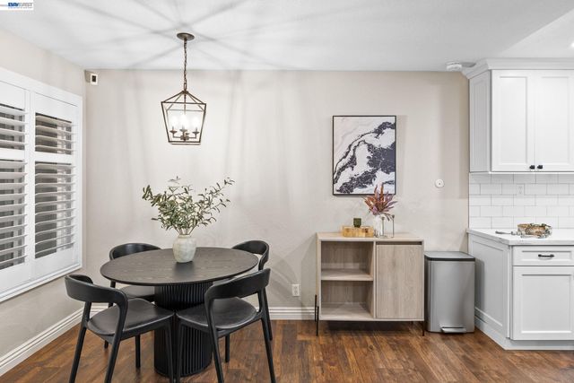 2724 Oak Rd 88, Walnut Creek, CA 94597