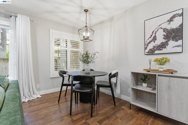 2724 Oak Rd 88, Walnut Creek, CA 94597