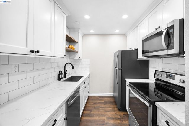 2724 Oak Rd 88, Walnut Creek, CA 94597