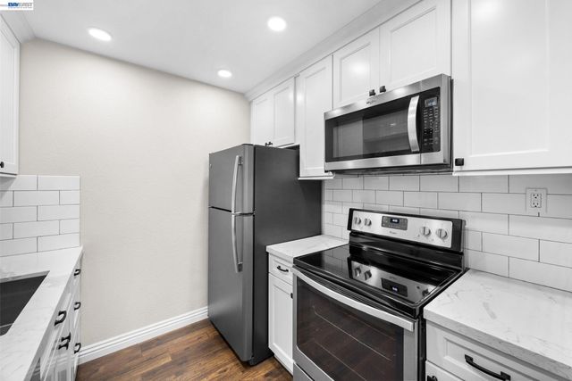 2724 Oak Rd 88, Walnut Creek, CA 94597