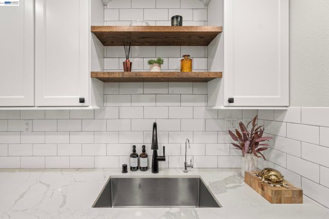 2724 Oak Rd 88, Walnut Creek, CA 94597