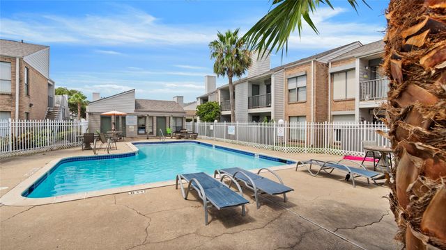3220 69th Street D6, Galveston, TX 77551