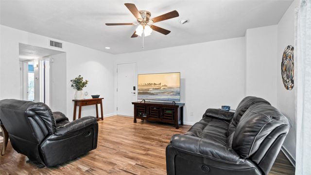 3220 69th Street D6, Galveston, TX 77551
