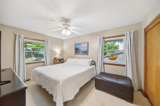 2077 NW 80th Court, Clive, IA 50325