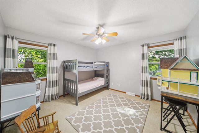 2077 NW 80th Court, Clive, IA 50325