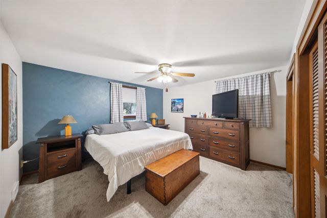 2077 NW 80th Court, Clive, IA 50325