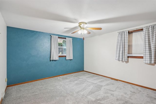 2077 NW 80th Court, Clive, IA 50325