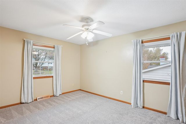 2077 NW 80th Court, Clive, IA 50325