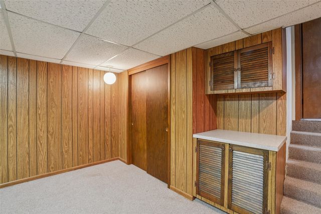 2077 NW 80th Court, Clive, IA 50325