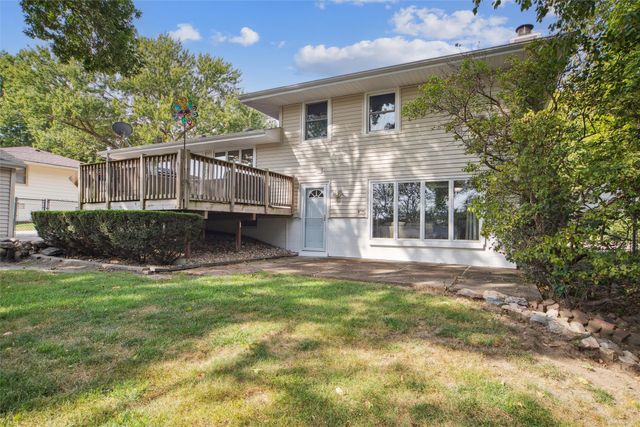 2077 NW 80th Court, Clive, IA 50325