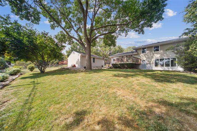 2077 NW 80th Court, Clive, IA 50325