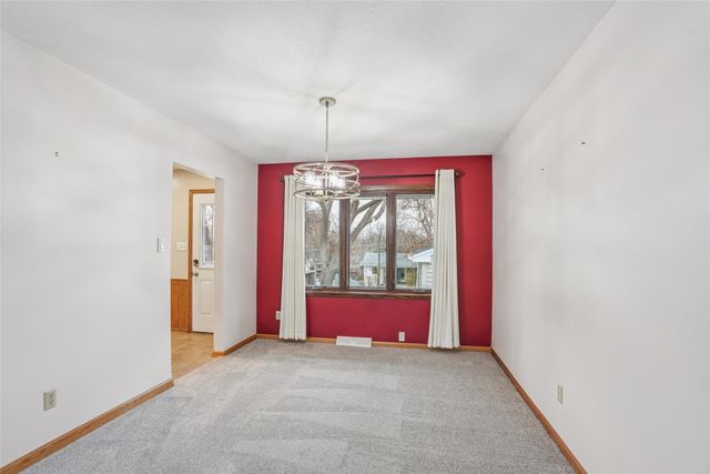 2077 NW 80th Court, Clive, IA 50325