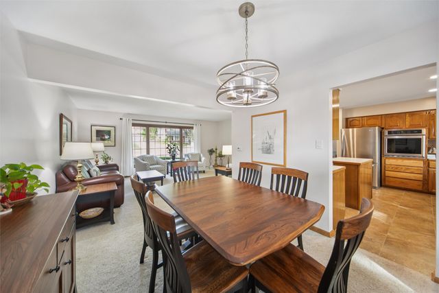 2077 NW 80th Court, Clive, IA 50325