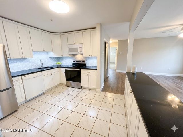 115 Amberly Drive H, Manalapan, NJ 07726