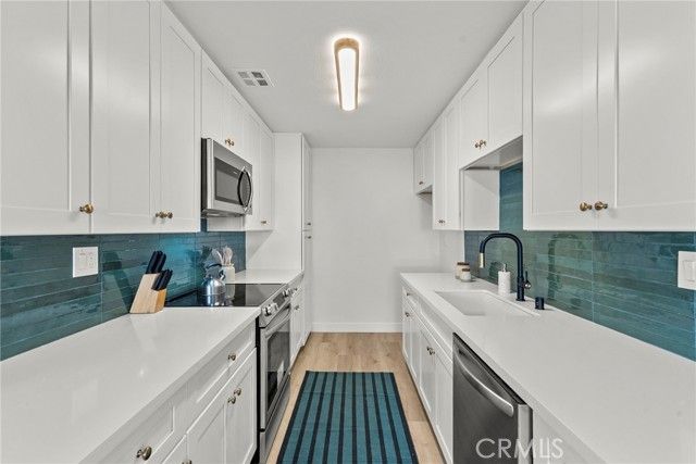 5400 Newcastle 12, Encino (los Angeles), CA 91316