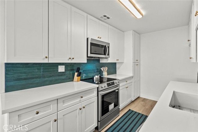 5400 Newcastle 12, Encino (los Angeles), CA 91316