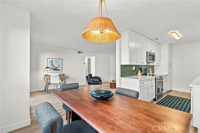 5400 Newcastle 12, Encino (los Angeles), CA 91316