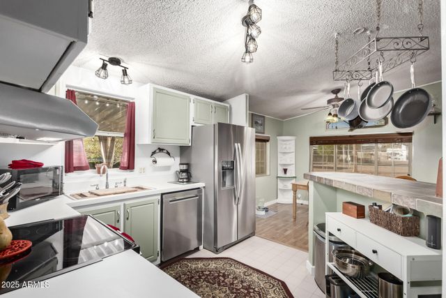 164 N WICKIUP Road, Apache Junction, AZ 85119