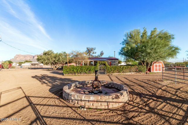 164 N WICKIUP Road, Apache Junction, AZ 85119