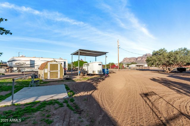 164 N WICKIUP Road, Apache Junction, AZ 85119