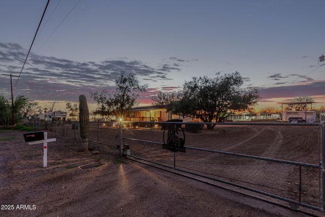 164 N WICKIUP Road, Apache Junction, AZ 85119