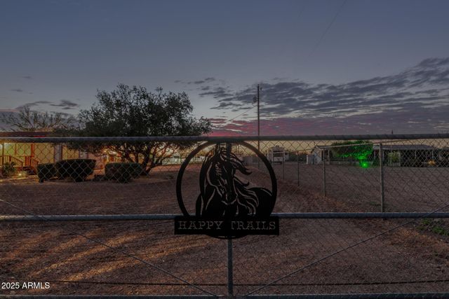 164 N WICKIUP Road, Apache Junction, AZ 85119