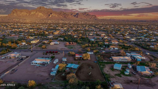 164 N WICKIUP Road, Apache Junction, AZ 85119
