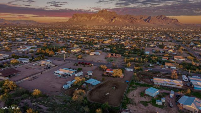 164 N WICKIUP Road, Apache Junction, AZ 85119