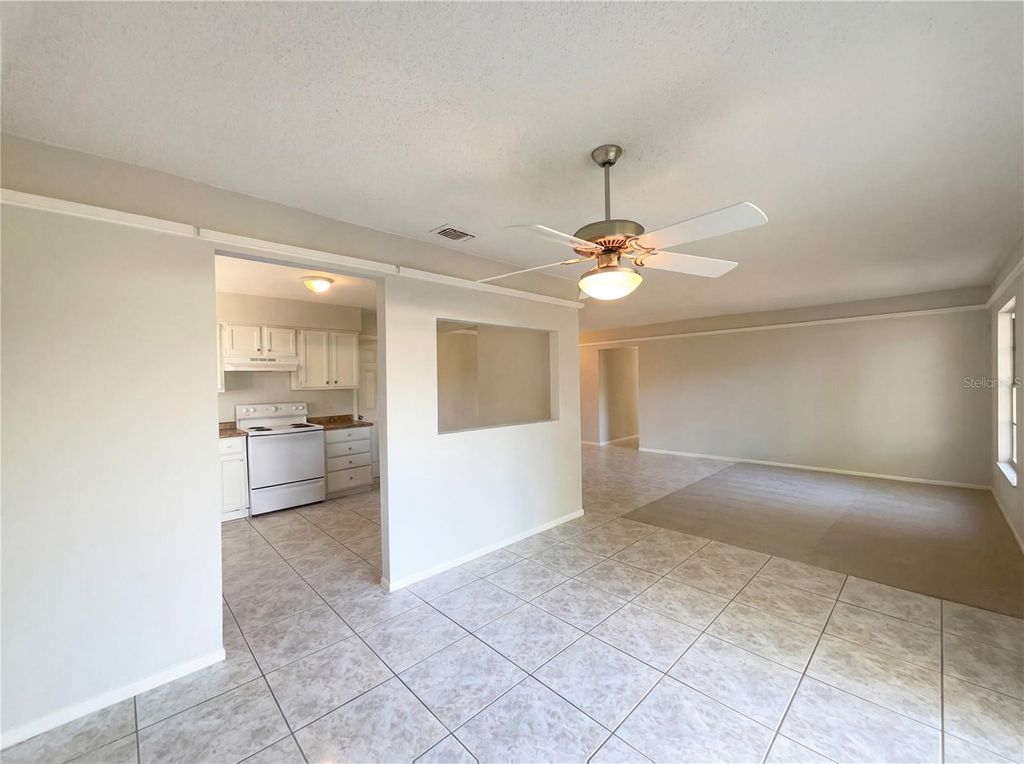 Image 7 of property listing at 6137 SPARLING HILLS CIRCLE, Orlando, FL 32808