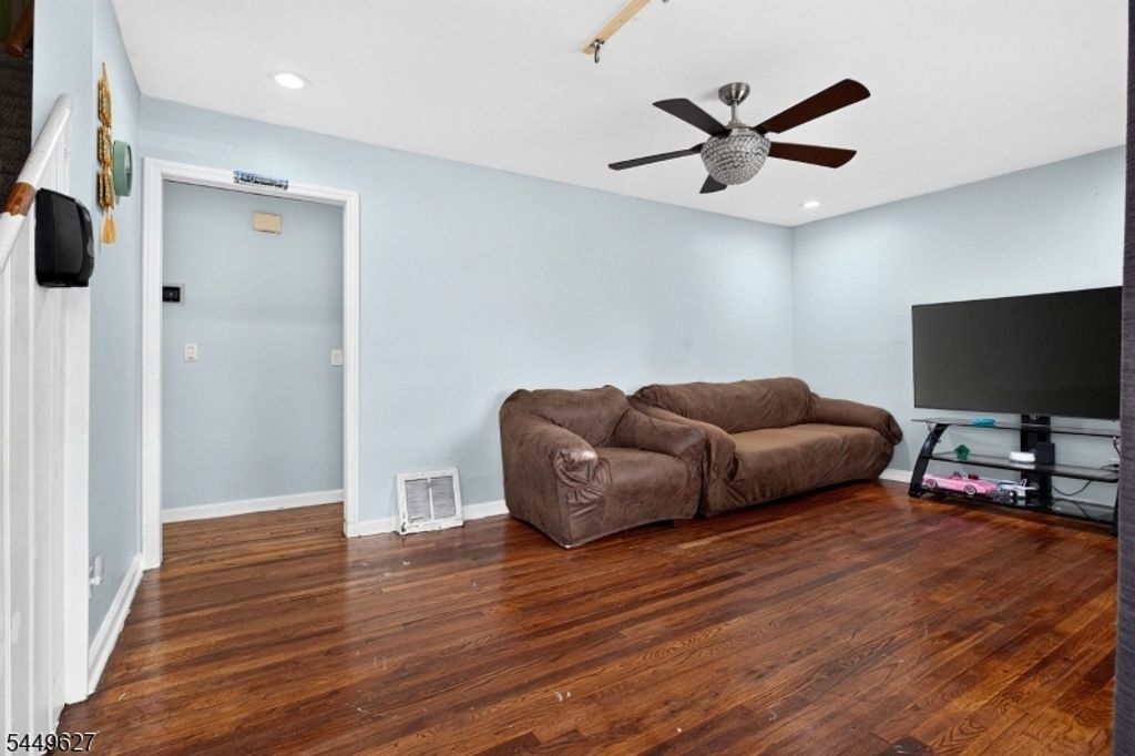 8 Kelly St, Metuchen Boro, NJ 08840 — photo 2