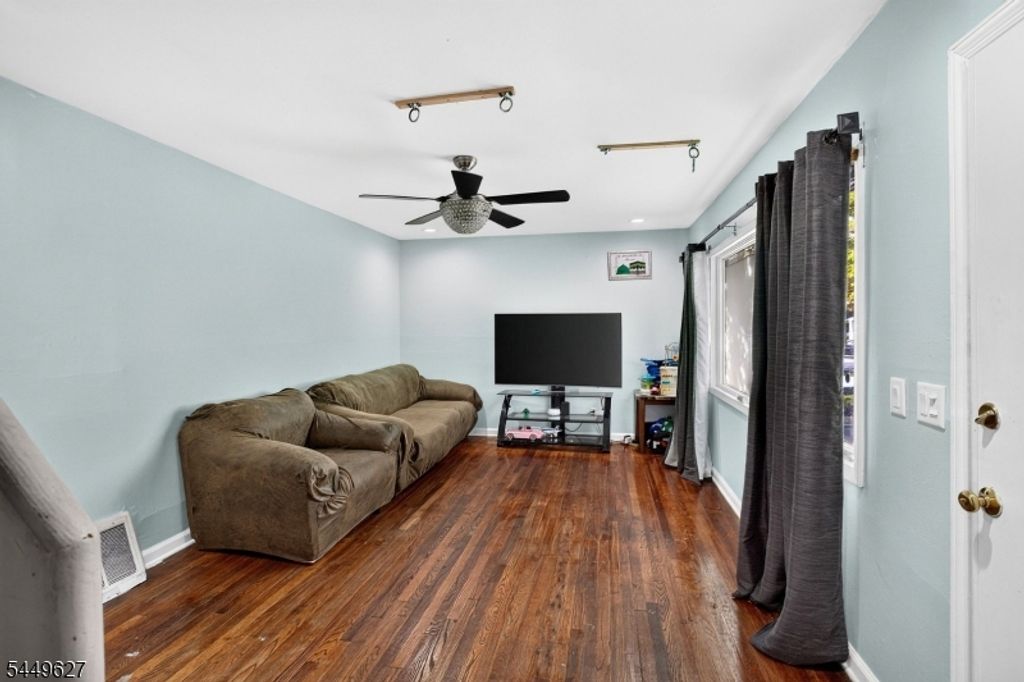 8 Kelly St, Metuchen Boro, NJ 08840 — photo 3