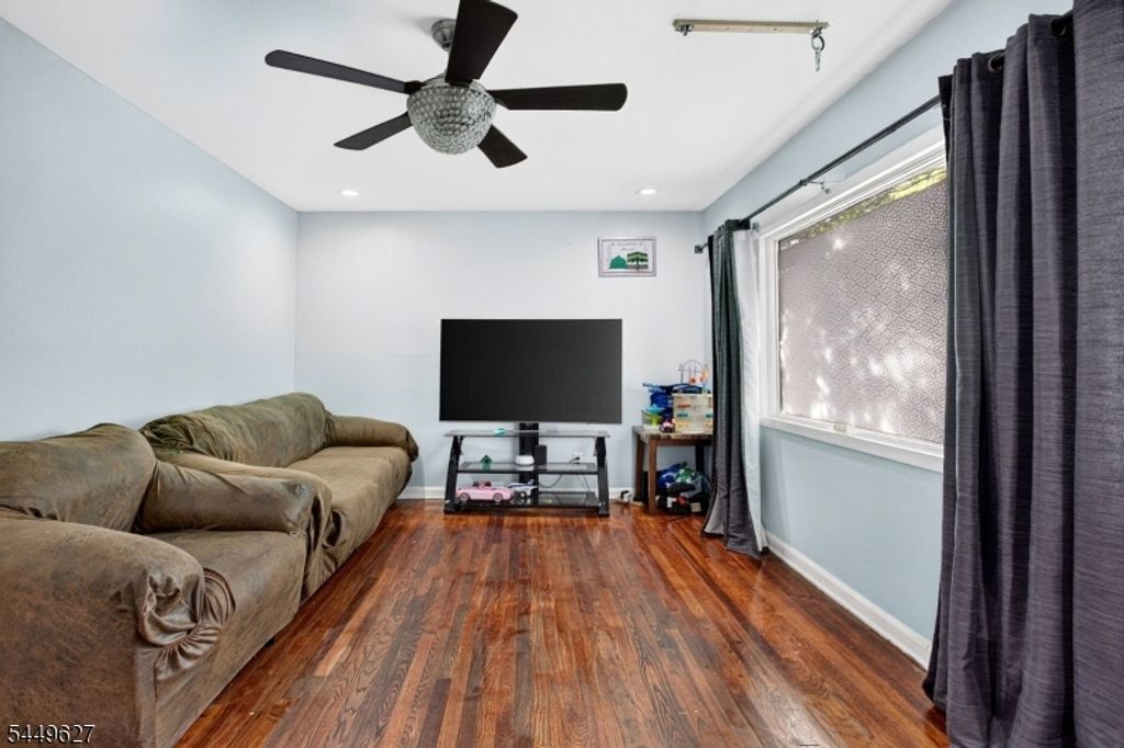 8 Kelly St, Metuchen Boro, NJ 08840 — photo 5