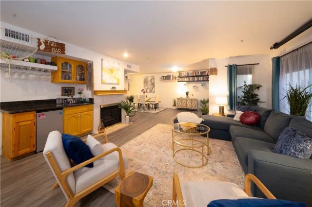 8744 Burnet 7, North Hills, CA 91343