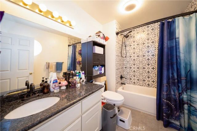 8744 Burnet 7, North Hills, CA 91343