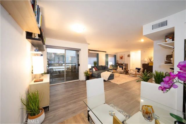8744 Burnet 7, North Hills, CA 91343