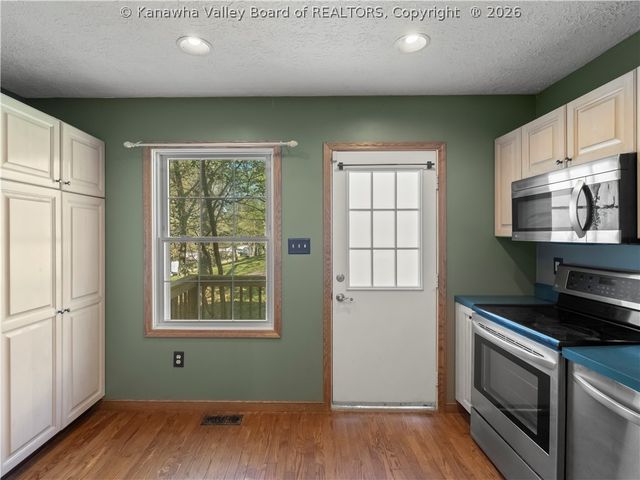214 Cedar Drive, Scott Depot, WV 25560