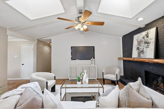 15741 Mapleview Circle, Dallas, TX 75248