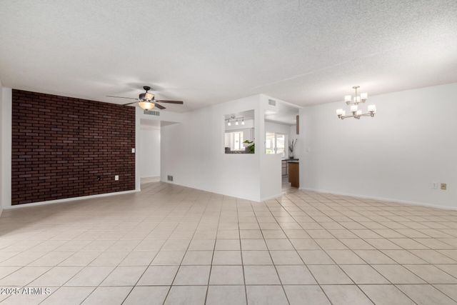 10816 W VENTURI Drive, Sun City, AZ 85351