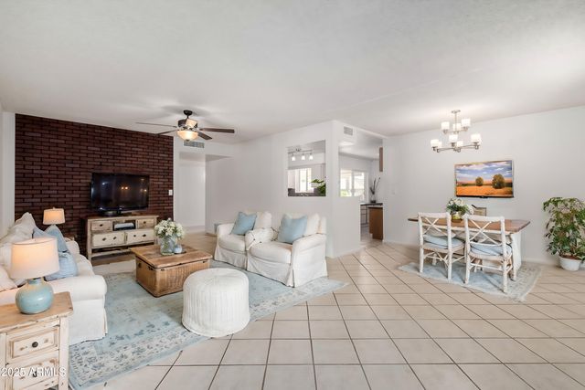 10816 W VENTURI Drive, Sun City, AZ 85351