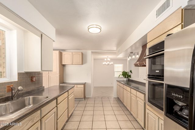 10816 W VENTURI Drive, Sun City, AZ 85351