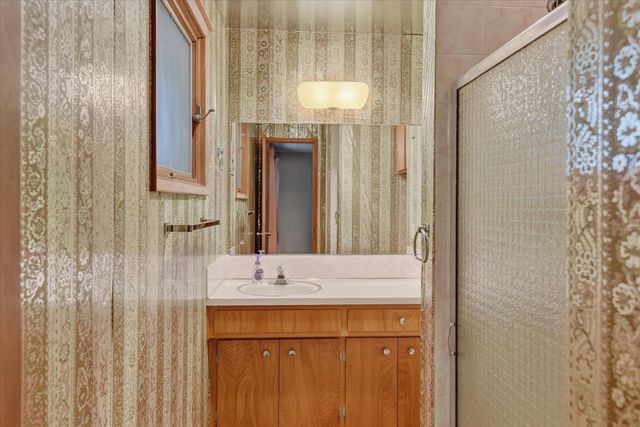 204 W 33rd Ave, Spokane, WA 99203