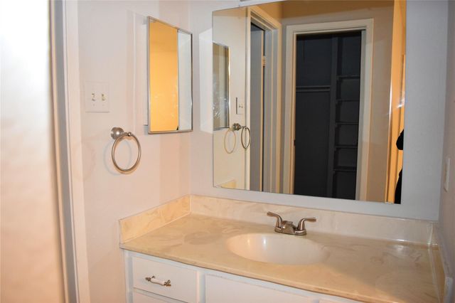 18511 Egret Bay Boulevard 505, Webster, TX 77058