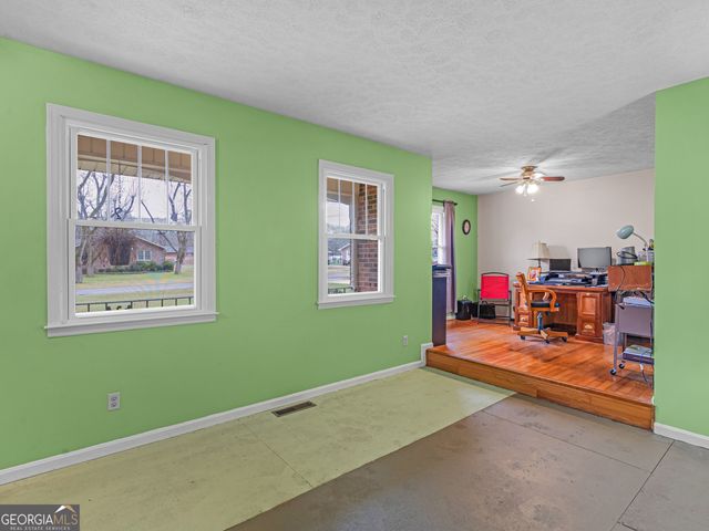 329 Pine Street, Barnesville, GA 30204