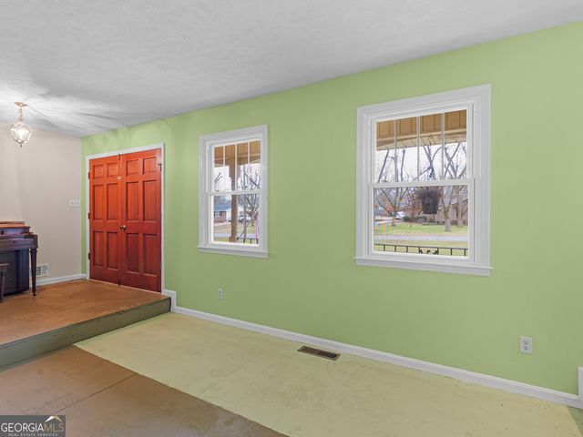 329 Pine Street, Barnesville, GA 30204